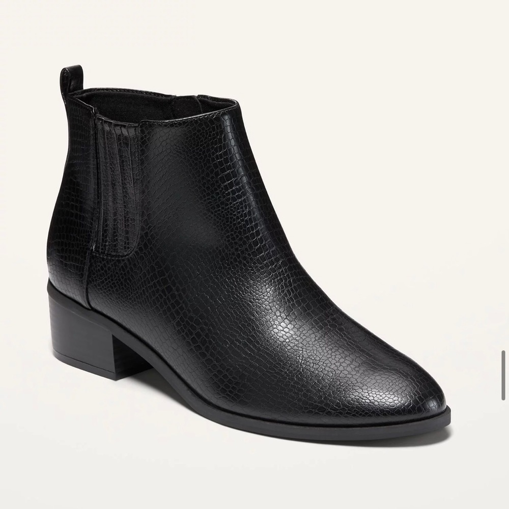 Old Navy Black Croc Textured Faux Leather Ankle Boots- Size 7